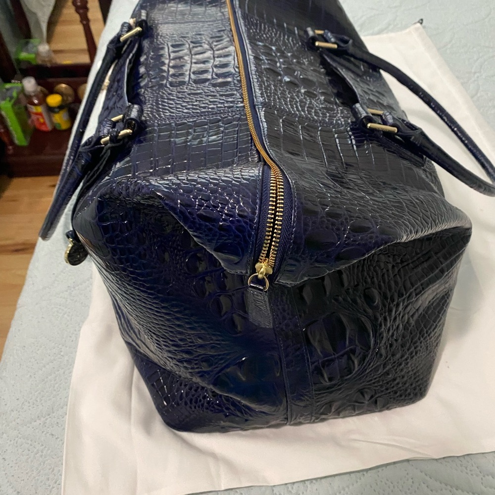 Elegant Navy Crocodile-Embossed Women's Bag